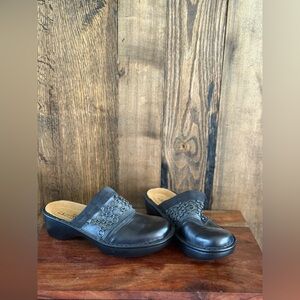 Naot Black Leather Comfort Clogs | Size 38 / US L7